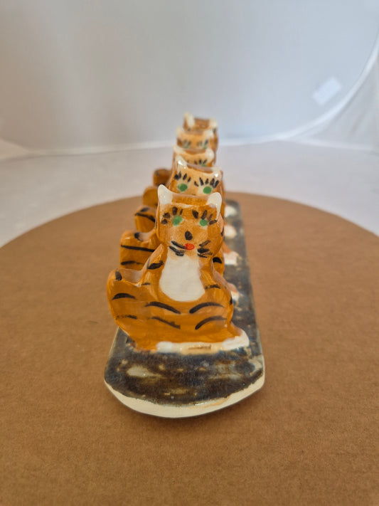 Amber cat  toast rack