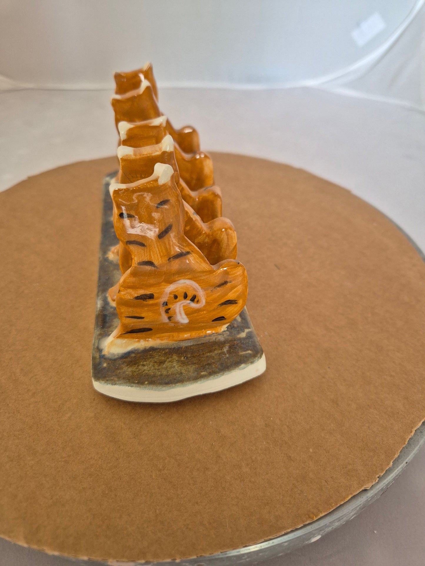 Amber cat  toast rack